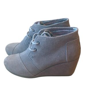 Toms Women’s 7 W Desert Boot Beige Sand Suede Wedge Heel Ankle Bootie Lace Up